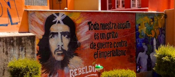 Che Guevara Graffiti auf einer Mauer in La Paz, Bolivien